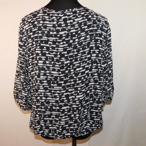 Vince Camuto Faux Wrap Deep V-Neck Blouse Size Medium Top - Picture 5 of 10